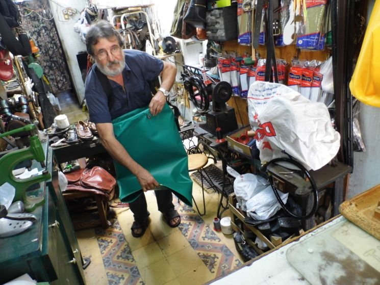 Taller de Calzado y Compostura Lezica - Reparación de calzado y venta de bolsos cosecheros