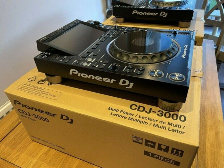 AlphaTheta XDJ-AZ, Pioneer DJ OPUS-QUAD, Pioneer DJ XDJ-RX3, Pioneer XDJ-XZ, Pioneer DJ DDJ-FLX10, AlphaTheta DDJ-GRV6, Pioneer DJ DDJ-REV7, Pioneer CDJ-3000, Pioneer DJ DJM-A9, Pioneer CDJ-2000NXS2, Pioneer DJM-900NXS2, Pioneer DJ DJM-V10-LF