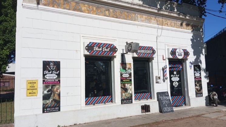 Black Devil - Barbería y Peluquería