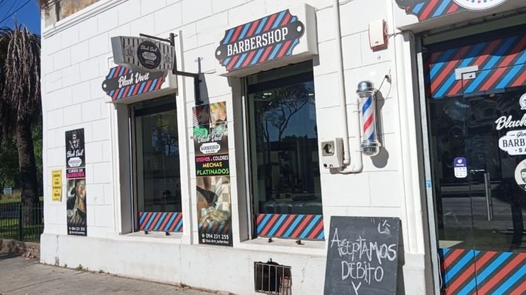 Black Devil - Barbería y Peluquería