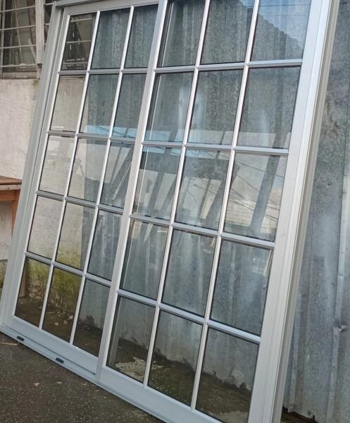 aberturas de aluminio en estilo Colonial.