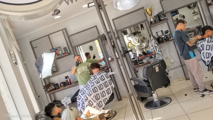 FV Barbershop - Barbería y Peluquería